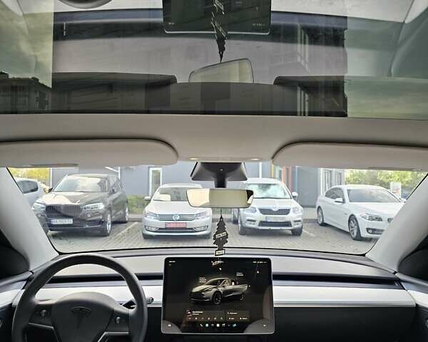 Серый Тесла Model Y, объемом двигателя 0 л и пробегом 30 тыс. км за 26800 $, фото 11 на Automoto.ua