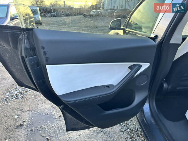Серый Тесла Model Y, объемом двигателя 0 л и пробегом 65 тыс. км за 19300 $, фото 24 на Automoto.ua