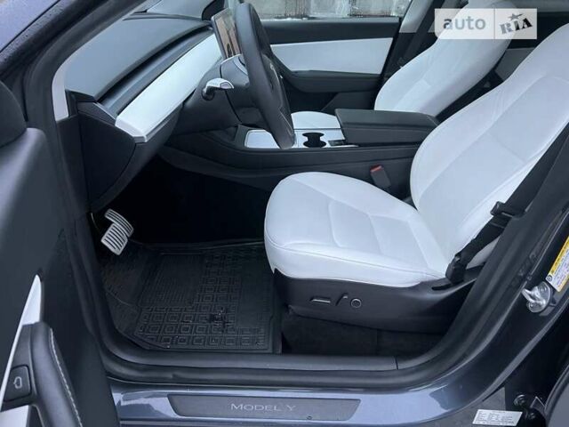 Серый Тесла Model Y, объемом двигателя 0 л и пробегом 19 тыс. км за 29999 $, фото 58 на Automoto.ua