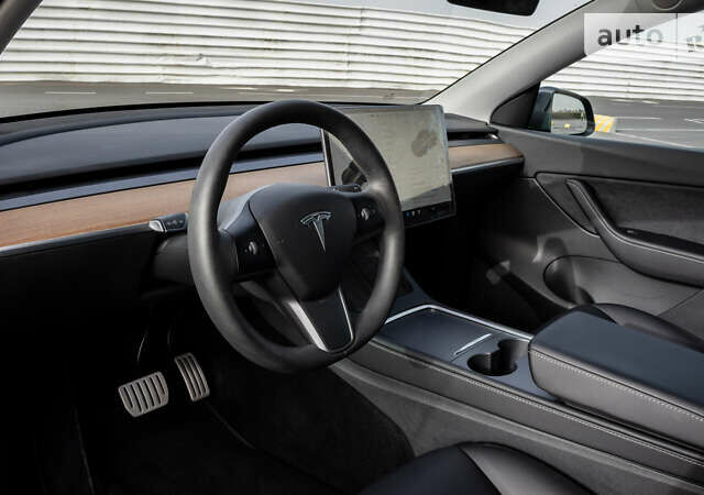 Серый Тесла Model Y, объемом двигателя 0 л и пробегом 12 тыс. км за 36500 $, фото 1 на Automoto.ua