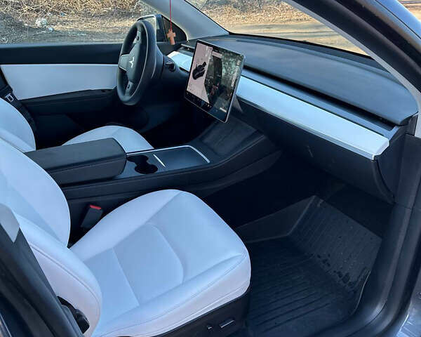 Тесла Model Y 2022 в Луцке на Automoto.ua Серый Тесла Model Y, объемом двигателя 0 л и пробегом 74 тыс. км за 23000 $, фото 13 на Automoto.ua