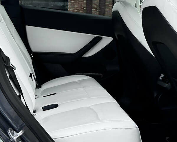 Серый Тесла Model Y, объемом двигателя 0 л и пробегом 26 тыс. км за 28900 $, фото 45 на Automoto.ua
