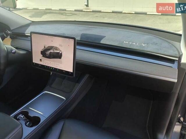 Серый Тесла Model Y, объемом двигателя 0 л и пробегом 77 тыс. км за 30999 $, фото 41 на Automoto.ua