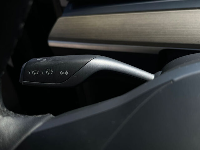 Серый Тесла Model Y, объемом двигателя 82 л и пробегом 22 тыс. км за 27000 $, фото 13 на Automoto.ua