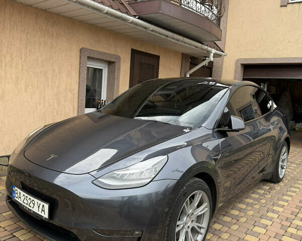 Серый Тесла Model Y, объемом двигателя 0 л и пробегом 156 тыс. км за 24900 $, фото 1 на Automoto.ua