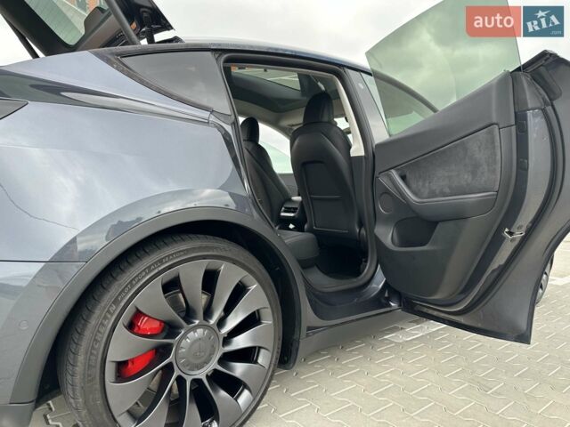 Серый Тесла Model Y, объемом двигателя 0 л и пробегом 47 тыс. км за 27555 $, фото 30 на Automoto.ua