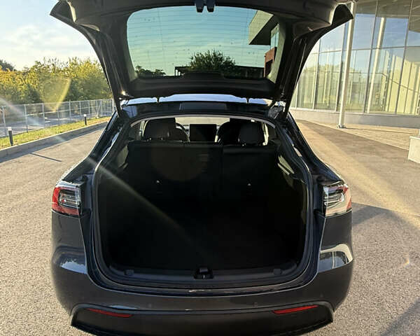 Серый Тесла Model Y, объемом двигателя 0 л и пробегом 34 тыс. км за 24000 $, фото 10 на Automoto.ua