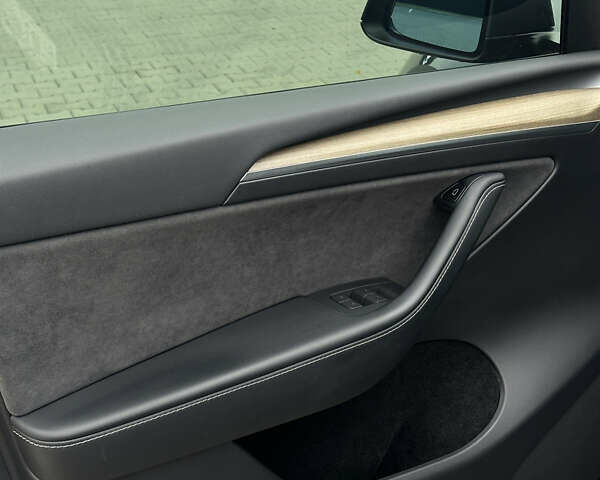 Серый Тесла Model Y, объемом двигателя 0 л и пробегом 41 тыс. км за 29300 $, фото 9 на Automoto.ua