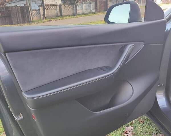 Серый Тесла Model Y, объемом двигателя 0 л и пробегом 160 тыс. км за 24500 $, фото 9 на Automoto.ua