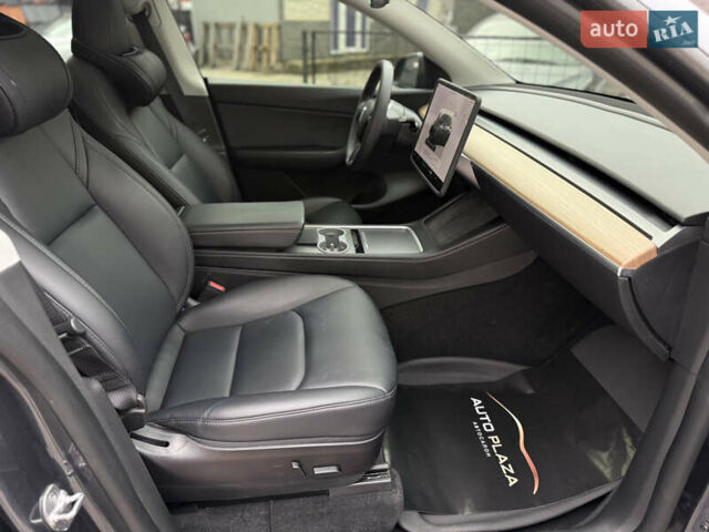 Серый Тесла Model Y, объемом двигателя 0 л и пробегом 53 тыс. км за 28000 $, фото 41 на Automoto.ua