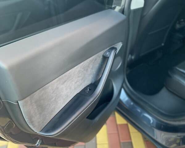Серый Тесла Model Y, объемом двигателя 0 л и пробегом 26 тыс. км за 35200 $, фото 20 на Automoto.ua