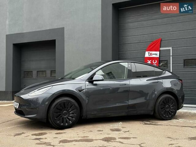 Серый Тесла Model Y, объемом двигателя 0 л и пробегом 34 тыс. км за 31999 $, фото 3 на Automoto.ua