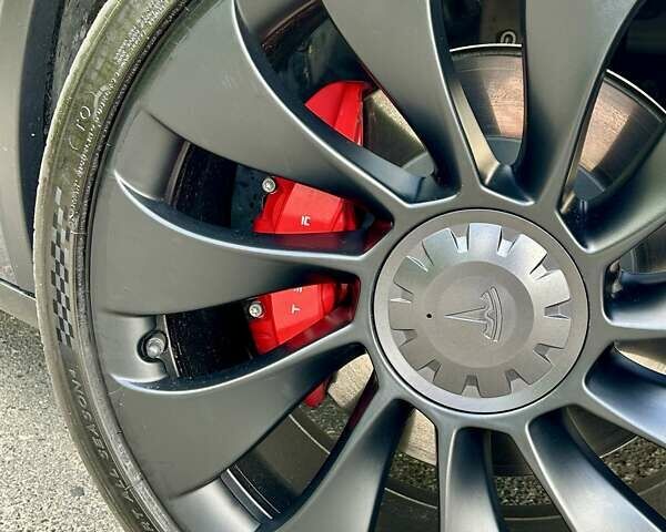 Серый Тесла Model Y, объемом двигателя 0 л и пробегом 56 тыс. км за 28500 $, фото 8 на Automoto.ua