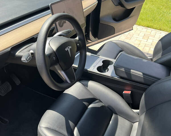 Серый Тесла Model Y, объемом двигателя 0 л и пробегом 59 тыс. км за 25900 $, фото 13 на Automoto.ua