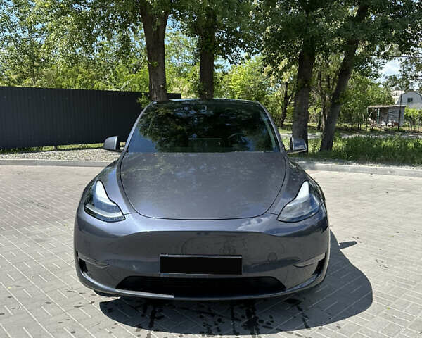 Серый Тесла Model Y, объемом двигателя 0 л и пробегом 25 тыс. км за 31500 $, фото 2 на Automoto.ua