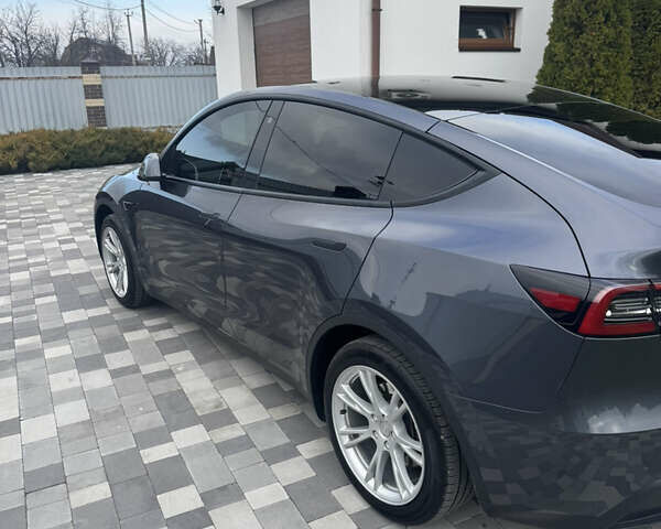 Серый Тесла Model Y, объемом двигателя 0 л и пробегом 39 тыс. км за 29800 $, фото 3 на Automoto.ua