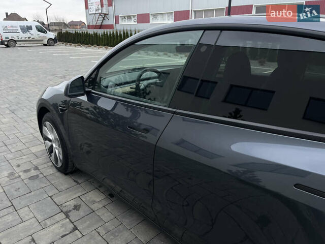 Сірий Тесла Model Y, об'ємом двигуна 0 л та пробігом 65 тис. км за 25500 $, фото 73 на Automoto.ua