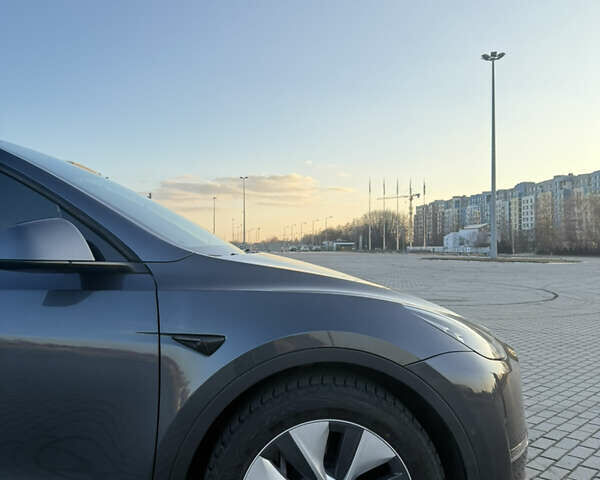 Серый Тесла Model Y, объемом двигателя 0 л и пробегом 37 тыс. км за 30000 $, фото 3 на Automoto.ua