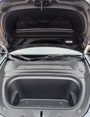 Серый Тесла Model Y, объемом двигателя 0 л и пробегом 65 тыс. км за 25700 $, фото 19 на Automoto.ua