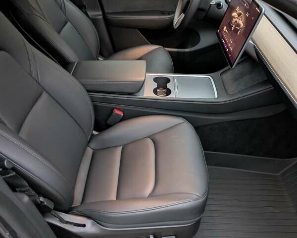Серый Тесла Model Y, объемом двигателя 0 л и пробегом 27 тыс. км за 25900 $, фото 10 на Automoto.ua