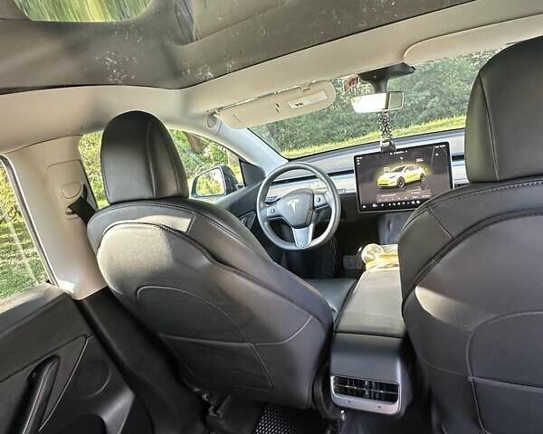 Серый Тесла Model Y, объемом двигателя 0 л и пробегом 60 тыс. км за 28999 $, фото 7 на Automoto.ua