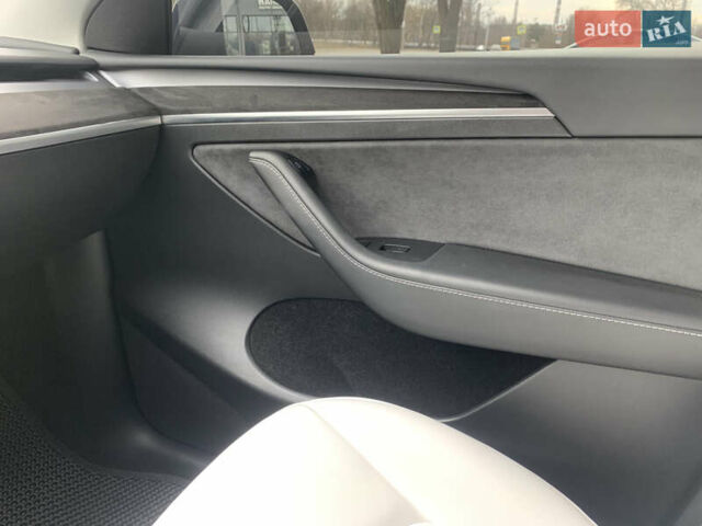 Серый Тесла Model Y, объемом двигателя 0 л и пробегом 29 тыс. км за 32700 $, фото 13 на Automoto.ua