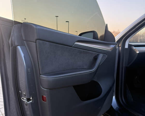 Серый Тесла Model Y, объемом двигателя 0 л и пробегом 40 тыс. км за 30000 $, фото 14 на Automoto.ua