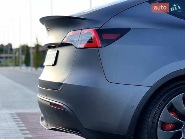 Серый Тесла Model Y, объемом двигателя 0 л и пробегом 25 тыс. км за 27000 $, фото 24 на Automoto.ua