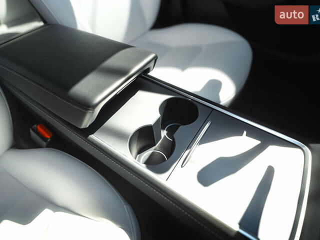 Серый Тесла Model Y, объемом двигателя 0 л и пробегом 20 тыс. км за 38000 $, фото 29 на Automoto.ua