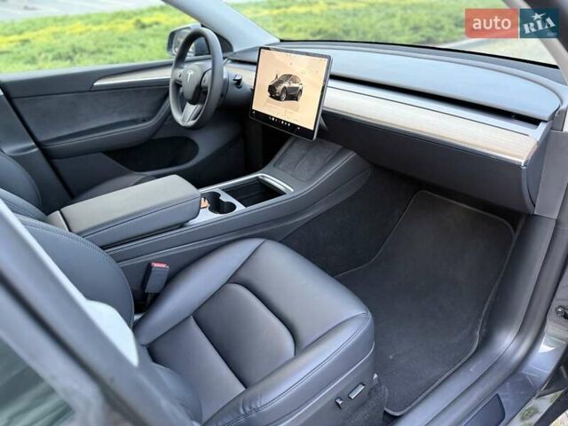 Серый Тесла Model Y, объемом двигателя 0 л и пробегом 30 тыс. км за 26500 $, фото 19 на Automoto.ua