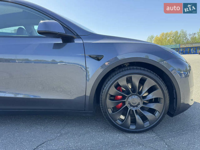 Серый Тесла Model Y, объемом двигателя 0 л и пробегом 28 тыс. км за 29000 $, фото 19 на Automoto.ua