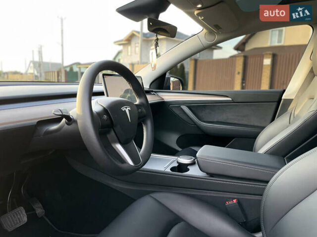 Серый Тесла Model Y, объемом двигателя 0 л и пробегом 13 тыс. км за 32300 $, фото 8 на Automoto.ua