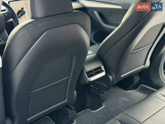 Серый Тесла Model Y, объемом двигателя 0 л и пробегом 26 тыс. км за 33500 $, фото 23 на Automoto.ua