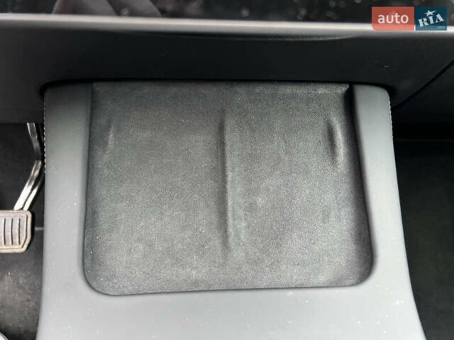 Серый Тесла Model Y, объемом двигателя 0 л и пробегом 52 тыс. км за 27499 $, фото 22 на Automoto.ua
