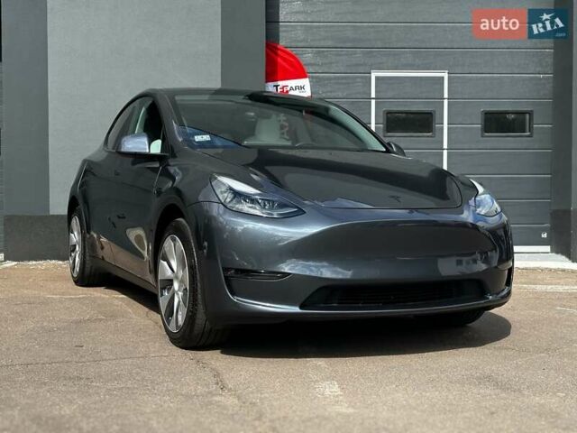 Серый Тесла Model Y, объемом двигателя 0 л и пробегом 32 тыс. км за 31999 $, фото 10 на Automoto.ua
