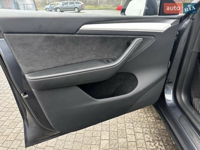 Серый Тесла Model Y, объемом двигателя 0 л и пробегом 24 тыс. км за 28399 $, фото 17 на Automoto.ua