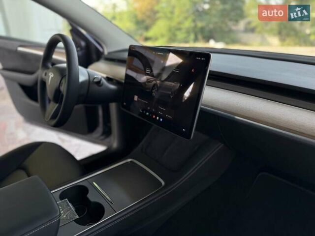 Серый Тесла Model Y, объемом двигателя 0 л и пробегом 16 тыс. км за 28900 $, фото 21 на Automoto.ua