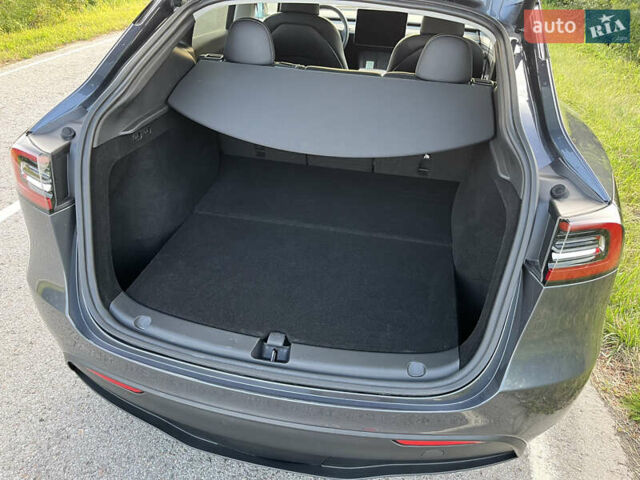 Серый Тесла Model Y, объемом двигателя 0 л и пробегом 27 тыс. км за 28900 $, фото 17 на Automoto.ua