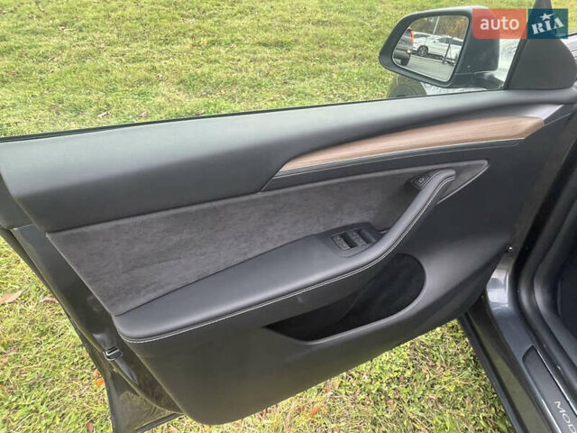 Серый Тесла Model Y, объемом двигателя 0 л и пробегом 41 тыс. км за 27300 $, фото 11 на Automoto.ua