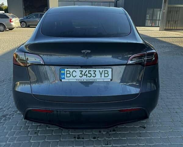 Серый Тесла Model Y, объемом двигателя 0 л и пробегом 2 тыс. км за 32500 $, фото 4 на Automoto.ua