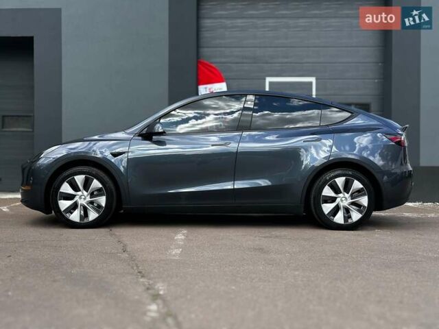 Серый Тесла Model Y, объемом двигателя 0 л и пробегом 32 тыс. км за 31999 $, фото 5 на Automoto.ua
