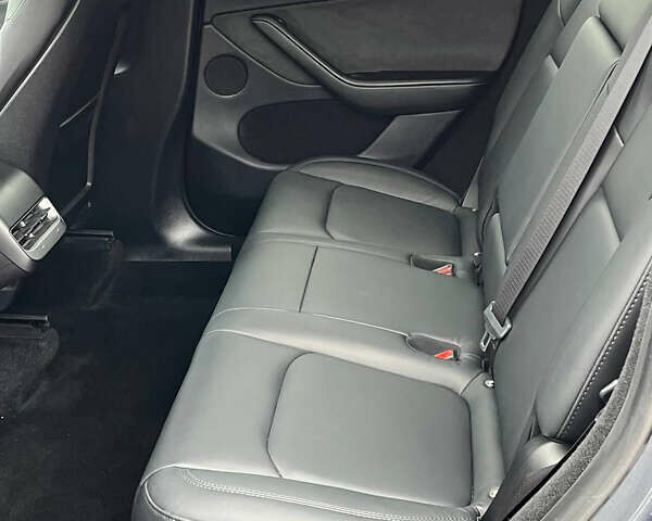 Серый Тесла Model Y, объемом двигателя 0 л и пробегом 20 тыс. км за 25500 $, фото 20 на Automoto.ua