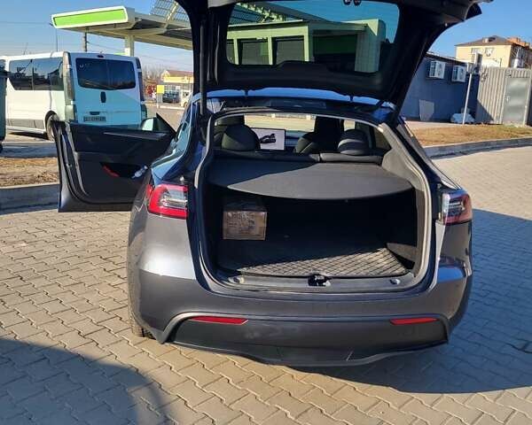 Серый Тесла Model Y, объемом двигателя 0 л и пробегом 18 тыс. км за 29500 $, фото 5 на Automoto.ua