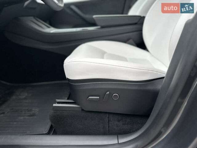 Сірий Тесла Model Y, об'ємом двигуна 0 л та пробігом 26 тис. км за 25999 $, фото 75 на Automoto.ua