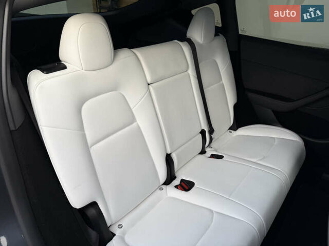 Сірий Тесла Model Y, об'ємом двигуна 0 л та пробігом 28 тис. км за 27900 $, фото 48 на Automoto.ua