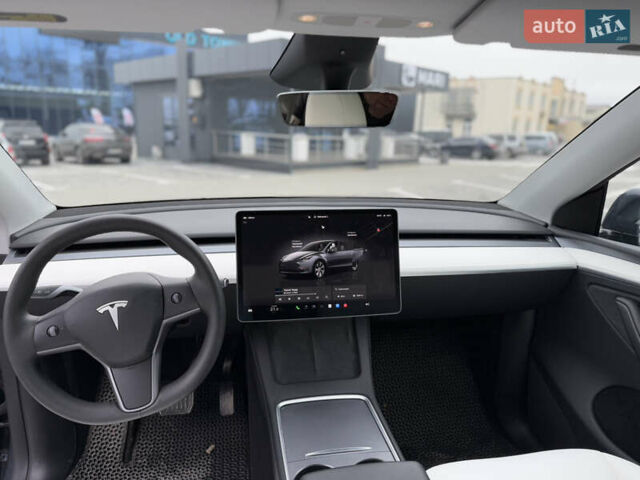 Серый Тесла Model Y, объемом двигателя 0 л и пробегом 27 тыс. км за 29500 $, фото 18 на Automoto.ua