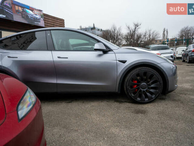 Серый Тесла Model Y, объемом двигателя 0 л и пробегом 61 тыс. км за 32500 $, фото 4 на Automoto.ua