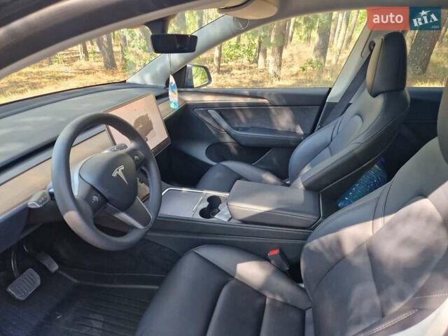 Серый Тесла Model Y, объемом двигателя 0 л и пробегом 28 тыс. км за 32900 $, фото 9 на Automoto.ua