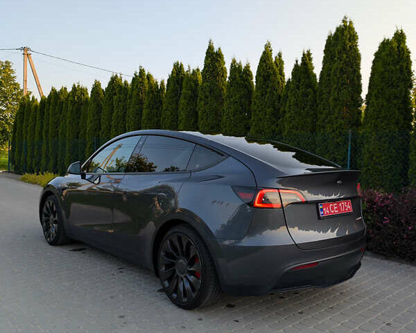 Серый Тесла Model Y, объемом двигателя 0 л и пробегом 47 тыс. км за 26000 $, фото 3 на Automoto.ua
