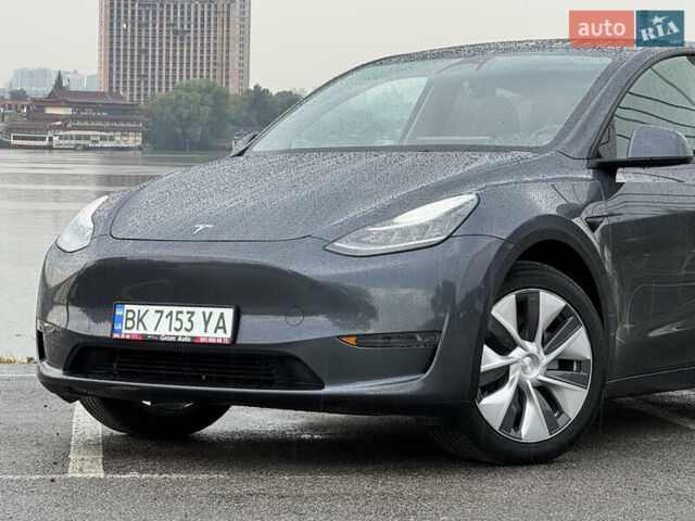 Серый Тесла Model Y, объемом двигателя 0 л и пробегом 66 тыс. км за 27900 $, фото 1 на Automoto.ua